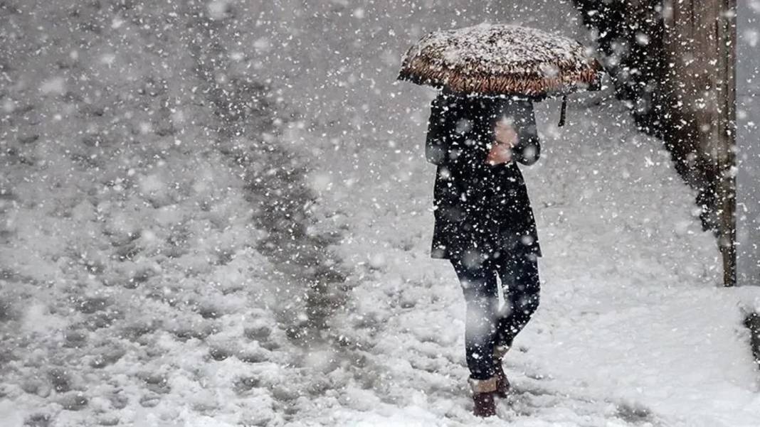 İSTANBUL'DA OKULLAR TATİL OLABİLİR: Altay kar fırtınası heryeri bembeyaz yapacak: 30 cm kar yağabilir! 7